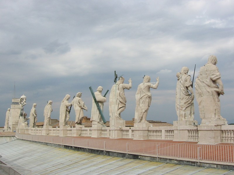 Roof statues