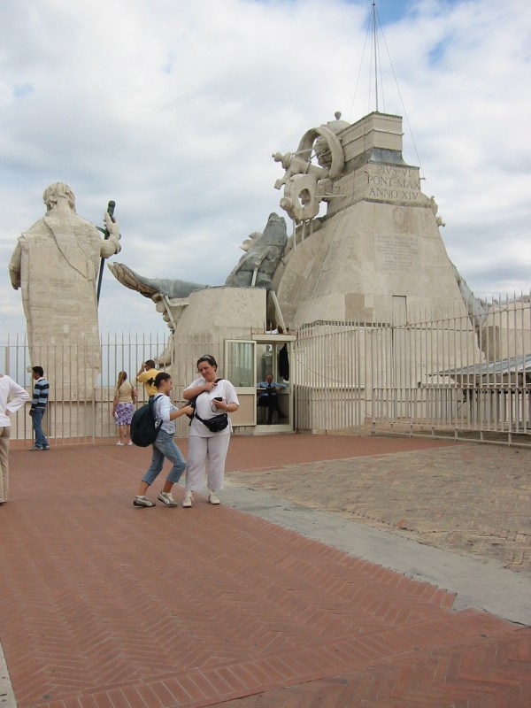 Roof statues