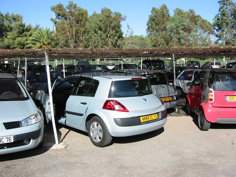 Le Car parked at the beach