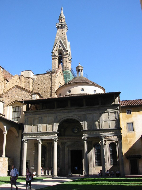 Cloister outside Cappella dei Pazzai