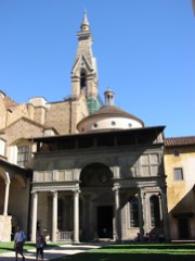 Cloister outside Cappella dei Pazzai